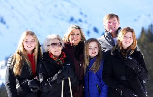 25-02-2019 Lech Queen Maxima and King Willem-Alexander and Princess Amalia and Princess Alexia and Princess Ariane pose during a photocall during the ski holiday in Lech am Arlberg, Austria. Princess Beatrix also attended the photosession.  Copyright: xppex
