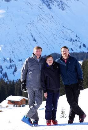 25-02-2019 Lech King Willem-Alexande pose during a photocall during the ski holiday in Lech am Arlberg, Austria. Prince Constantijn and Claus Casimir also attended the photosession.  Copyright: xPPEx