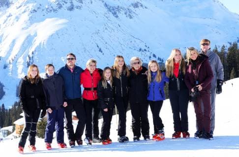 25-02-2019 Lech Queen Maxima and King Willem-Alexander and Princess Amalia and Princess Alexia and Princess Ariane pose during a photocall during the ski holiday in Lech am Arlberg, Austria. Princess Beatrix and Princess Laurentien and Prince Constantijn and Eloise and Claus Casimir and Leonore also attended the photosession.  Copyright: xPPEx