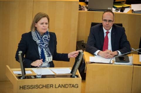 5. Plenarsitzung Hessicher Landtag 26.02.2019 Wiesbaden x1x 5. Plenarsitzung im Hessichen Landtag. Im Bild: Nancy Faeser (SPD, stellvertredende Fraktionsvorsitzende, li) spricht nach der Regierungserklärung von Peter Beuth (CDU, Innenminister, re.) im Plenarsaal. Wiesbaden Wiesbaden Hessen Germany *** 5 Plenary session Hessicher Landtag 26 02 2019 Wiesbaden x1x 5 Plenary session in Hessichen Landtag Im Bild Nancy Faeser SPD deputy parliamentary party leader li speaks after the government declaration by Peter Beuth CDU interior minister re in the plenary hall Wiesbaden Wiesbaden Hessen Germany