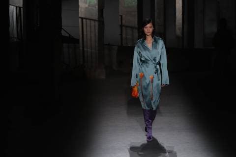 (190227) -- PARIS, Feb. 27, 2019 -- A model presents a creation from the Dries Van Noten Fall Winter 2019 2020 ready-to-wear collection during the Paris Fashion Week in Paris, France, Feb. 27, 2019. ) FRANCE-PARIS-FASHION WEEK-DRIES VAN NOTEN PieroxBiasion 
