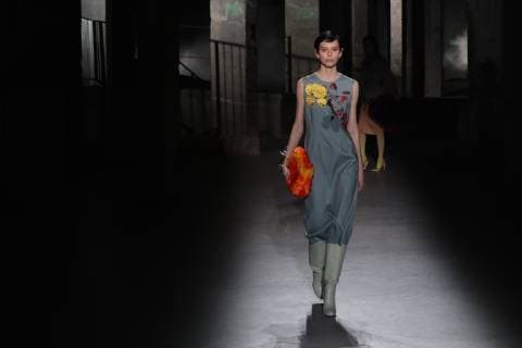(190227) -- PARIS, Feb. 27, 2019 -- A model presents a creation from the Dries Van Noten Fall Winter 2019 2020 ready-to-wear collection during the Paris Fashion Week in Paris, France, Feb. 27, 2019. ) FRANCE-PARIS-FASHION WEEK-DRIES VAN NOTEN PieroxBiasion 