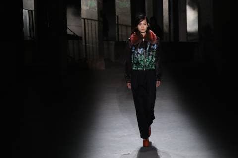 (190227) -- PARIS, Feb. 27, 2019 -- A model presents a creation from the Dries Van Noten Fall Winter 2019 2020 ready-to-wear collection during the Paris Fashion Week in Paris, France, Feb. 27, 2019. ) FRANCE-PARIS-FASHION WEEK-DRIES VAN NOTEN PieroxBiasion 