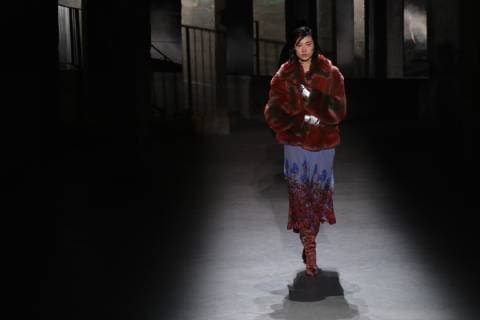 (190227) -- PARIS, Feb. 27, 2019 -- A model presents a creation from the Dries Van Noten Fall Winter 2019 2020 ready-to-wear collection during the Paris Fashion Week in Paris, France, Feb. 27, 2019. ) FRANCE-PARIS-FASHION WEEK-DRIES VAN NOTEN PieroxBiasion 