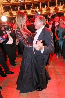 February 28, 2019 - Vienna, Austria - Elle Macpherson and Richard Lugner at the Opera Ball at the Vienna State Opera on February 28, 2019 in Vienna, Austria Vienna Austria  - ZUMAny1_ 20190228_zaf_ny1_070 Copyright: xFamousx