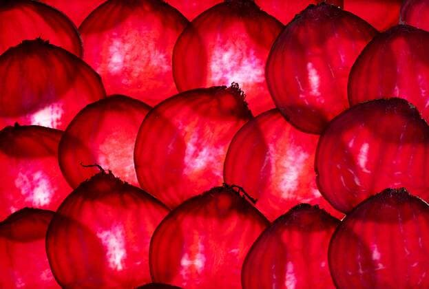 Slices of beetroot, close-up  KSWF02012