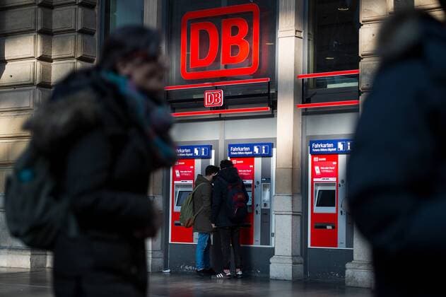 Main Station ICE 28 02 2019 Frankfurt x1x Main Station People are standing at the ticket machines in front of the Deutsche Bahn Travel Centre People are walking in the foreground Frankfurt Frankfurt Hessen Germany