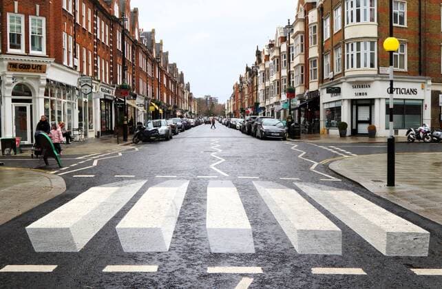 News Themen der Woche KW09 News Bilder des Tages March 3, 2019 - London, United Kingdom - UK s first 3D zebra crossing has been painted on St John s Wood High Street as part of a 12-month trial. Westminster City Council are trialling it after road safety concerns from local residents and a local school. The cleverly painted stripes give the impression that approaching vehicles are about to drive over a ramp as the 3D effect works from either direction. London United Kingdom - ZUMAs197 20190303_zaa_s197_208 Copyright: xKeithxMayhewx