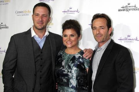 ***FILE PHOTO*** LUKE PERRY DEAD AT 52 Brady Smith, Tiffani Thiessen, Luke Perry at the Hallmark Channel s Northpole Screening Reception, La Piazza Restaurant, Los Angeles, CA 11-04-14 David Edwards DailyCeleb MediaPunch Copyright: xDavidxEdwardsx