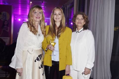 Nanna Cuckoo Esther Seibt and Gabrielle Scharnitzky at the Iconista Award 2019 in the Cafe Moskau Berlin 06 03 2019 Foto:xN.xKubelkax xFuturexImage