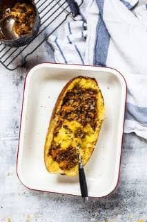 Baked spaghetti squash with vegan bolognese sauce made from lentils, leeks, and carrots  SBDF03841