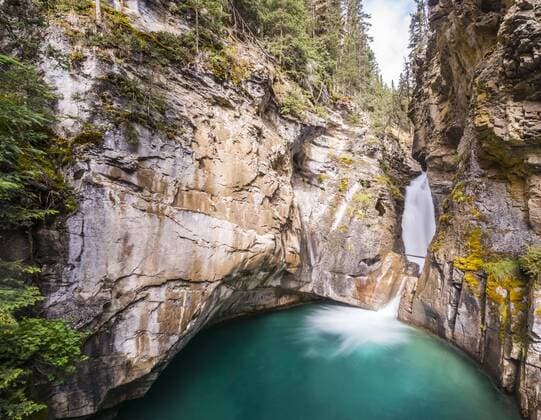 Waterfall Lower Falls Mountain River in a gorge Johnston Creek in Johnston Canyon Bow Valley Banff National Park Rocky Mountains Alberta Canada North America Copyright: imageBROKER/MoritzxWolf ibxmmw04845294.jpg