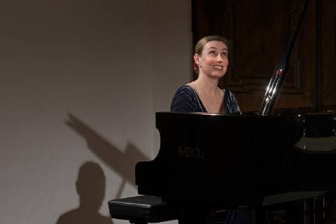 Reading with music of the chamber actress Julia Gschnitzer and the Bulgarian top pianist Biliana Tzinlikowa on the topic Women My Art I will not leave my art in the context of the series of events Frozen Flowers of the Sa