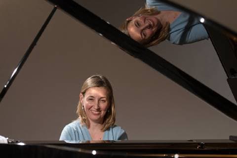 Reading with music of the chamber actress Julia Gschnitzer and the Bulgarian top pianist Biliana Tzinlikowa on the topic Women My Art I will not leave my art in the context of the series of events Frozen Flowers of the Sal