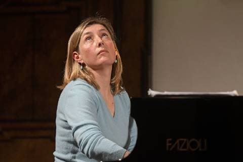 Reading with music of the chamber actress Julia Gschnitzer and the Bulgarian top pianist Biliana Tzinlikowa on the topic Women My Art I will not leave my art in the context of the series of events Frozen Flowers of the Sal