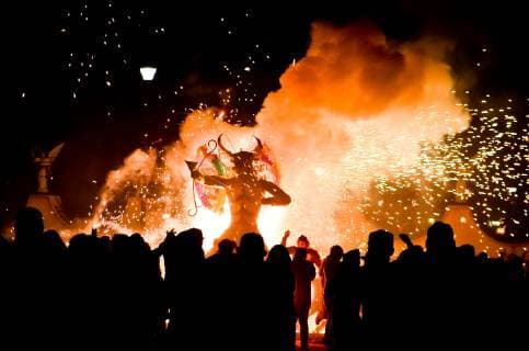 March 8, 2019 - March 08, 2019. Tultepec, State of Mexico. Every 8th of March, in the Mexican municipality of Tultepec, State of Mexico, celebrates the traditional burning of pyrotechnic bulls in honor of the patron saint of pyrotechnics, San Juan de Dios. ..PHOTO: OMAR LOPEZ - ZUMAl109 20190308_zap_l109_005 Copyright: xOmarxLopezx