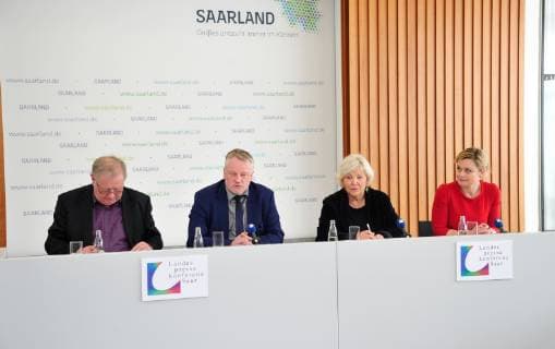 At the state press conference on Tuesday 12 03 2019, Minister of Culture Ulrich Commercon gives the go-ahead for a new music festival in 2020 at the State Chancellery in Saarbrücken In the picture v l Lothar Warscheid Editor Economy of the Saarbrücker Zeitung Ulrich Commercon Minister of Culture Uschi Macher of the Ministry of Education and Culture and Anne Funk Government spokeswoman bub