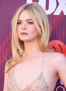 14 March 2019 - Los Angeles, California - Elle Fanning. 2019 iHeart Radio Music Awards held at Microsoft Theater. Photo Credit: Birdie Thompson AdMedia 236451 2019-03-14 California Los Angeles Etats-Unis  Copyright: xAdMediax STAR_236451_055