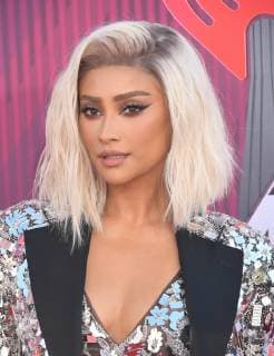14 March 2019 - Los Angeles, California - Shay Mitchell. 2019 iHeart Radio Music Awards held at Microsoft Theater. Photo Credit: Birdie Thompson AdMedia 236451 2019-03-14 California Los Angeles Etats-Unis  Copyright: xAdMediax STAR_236451_088