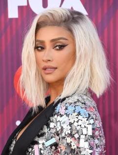 14 March 2019 - Los Angeles, California - Shay Mitchell. 2019 iHeart Radio Music Awards held at Microsoft Theater. Photo Credit: Birdie Thompson AdMedia 236451 2019-03-14 California Los Angeles Etats-Unis  Copyright: xAdMediax STAR_236451_094