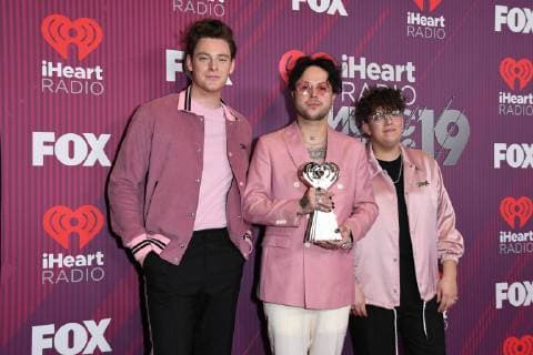 14 March 2019 - Los Angeles, California - Lovelytheband, MitchyCollins, Jordan Greenwald, Sam Price. 2019 iHeart Radio Music Awards - Press Room held at Microsoft Theater. Photo Credit: Birdie Thompson AdMedia 236453 2019-03-14 California Los Angeles Etats-Unis  Copyright: xAdMediax STAR_236453_113
