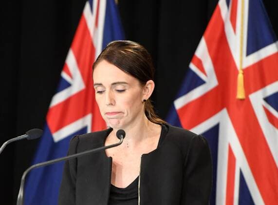 News Themen der Woche KW11 News Bilder des Tages (190316) -- WELLINGTON, March 16, 2019 (Xinhua) -- New Zealand Prime Minister Jacinda Ardern reacts during a briefing in Wellington, capital of New Zealand, on March 16, 2019. Jacinda Ardern reiterated to the public on Saturday morning that the country s gun law will be changed. Gunmen opened fire in two separate mosques in Christchurch on Friday, killing 49 people and wounding 48 others. (Xinhua Guo Lei) NEW ZEALAND-WELLINGTON-PM-CHRISTCHURCH-ATTACKS-BRIEFING 