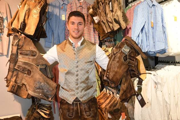 Entertainment Themen der Woche KW11 Entertainment Bilder des Tages Joey Heindle Store Opening von Trachtenwahnsinn in Germering b. München Store, Laden, Geschäft Trachten, Dirndl, Lederhosen München 16. März 2019 *** Joey Heindle Store Opening of Trachtenwahnsinn in Germering b Munich Store Shop Shop Trachten Dirndl Lederhosen Munich 16 March 2019