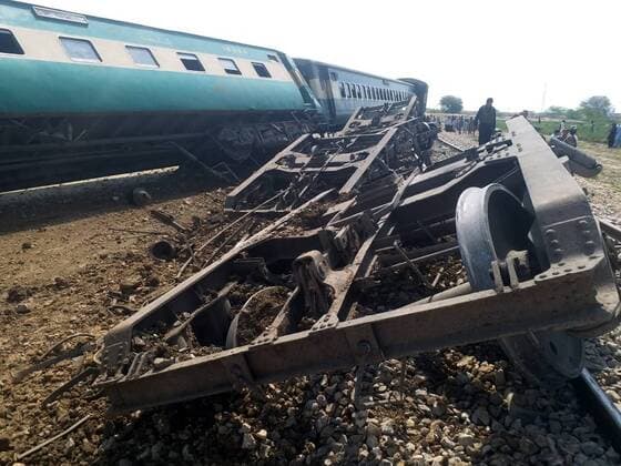News Themen der Woche KW11 News Bilder des Tages (190317) -- NASIRABAD, March 17, 2019 -- Photo taken on March 17, 2019 with mobile phone shows damaged compartments of a passenger train at the attack site in Nasirabad, southwest Pakistan. At least three people were killed and six others injured on Sunday as a bomb blast hit a passenger train in Nasirabad district of Pakistan s southwest Balochistan province, local police said. ) PAKISTAN-NASIRABAD-TRAIN-ATTACK Stringer 