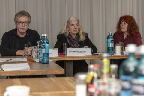 More money for the free music scene In the picture the NRW Minister of Culture and Science Isabel Pfeiffer Poensgen framed by the artistic director of the Stadtgarten Köln Reiner Michalke and the free jazz musician Ulla Oster At a press conference in the Venlo Lounge on 18 03 19, the Minister explained the plans of the state government of