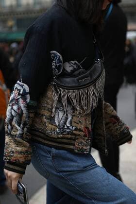 A chic showgoer attending the Stella McCartney show during Paris Fashion Week March 4, 2019 - PFW: Feb 2019 Street Style Day 8, Paris France  Copyright: xValentinaxRanierix VR_PFW2019034_MAS46