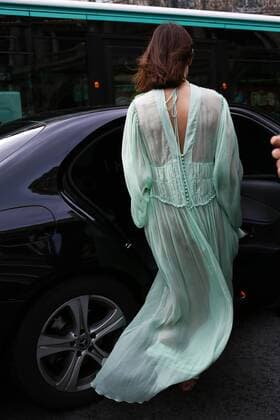 Alexa Chung attending the Stella McCartney show during Paris Fashion Week March 4, 2019 - PFW: Feb 2019 Street Style Day 8, Paris France  Copyright: xValentinaxRanierix VR_PFW2019034_MAS82