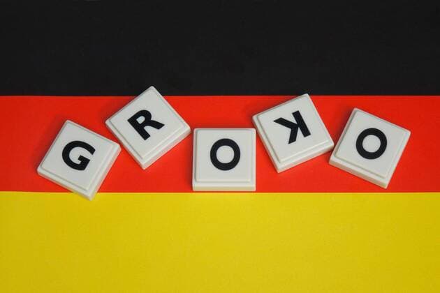Wort Groko auf einer Deutschlandfahne Wort Groko auf einer Deutschlandfahne, 13.03.2019, Borkwalde, Brandenburg, Auf einer Deutschlandfahne liegt das Wort Groko. *** Word Groko on a German flag Word Groko on a German flag 13 03 2019 Borkwalde Brandenburg On a German flag lies the word Groko
