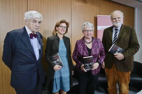 19.03.2019, Berlin, Deutschland - Buchvorstellung: Manfred Luetz und Paulus van Husen, Als der Wagen nicht kam - Eine wahre Geschichte aus dem Widerstand, erschienen im Herder Verlag. Foto: v.l. Prof. Dr. Michael Stuermer, Historiker und Journalist, Sophie Freifrau von Bechtolsheim, Enkelin von Claus Schenk Graf von Stauffenberg, Annette Schavan, Bundesministerin fuer Bildung und Forschung a.D. und Dr. Manfred Luetz, Theologe, Psychiater und Autor des Buches. *** 19 03 2019 Berlin Germany Book Presentation Manfred Luetz and Paulus van Husen When the Car Didnt Come A True Story from the Resistance Published by Herder Verlag Photo v l Prof Dr Michael Stuermer Historian and Journalist Sophie Freifrau von Bechtolsheim Granddaughter of Claus Schenk Count von Stauffenberg Annette Schavan Federal Minister of Education and Research a D and Dr Man