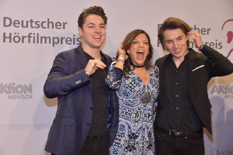 17 German Hoerfilmpreis Alive Brauer with her sons David and Ben Arrival of Red Carpet at the 17 German Hoerfilmpreis at the Deutsche Telekom Capital Representation in Berlin on 19 03 2019