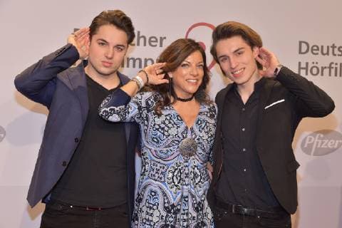 17 German Hoerfilmpreis Alive Brauer with her sons David and Ben Arrival of Red Carpet at the 17 German Hoerfilmpreis at the Deutsche Telekom Capital Representation in Berlin on 19 03 2019