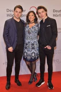 17 German Hoerfilmpreis Alive Brauer with her sons David and Ben Arrival of Red Carpet at the 17 German Hoerfilmpreis at the Deutsche Telekom Capital Representation in Berlin on 19 03 2019