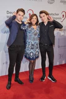 Alice Brauner with her sons Ben and David Presentation of the 17 German Hoerfilmpreis 2019 at the Deutsche Telekoms Capital Representative Office in Berlin on 19 03 2018 17 German Hoerfilmpreis 2019