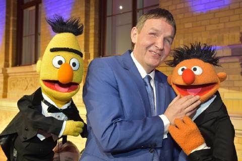 17 German Hoerfilmpreis Andreas Bethke Managing Director of the DBSV with Ernie and Bert Sesamstarsse AudiencePrize Favourites Stage Closing Picture for the 17 German Hoerfilmpreis in the Capital Representation of Deutsche Telekom in Berlin on 19 03 2019 APP