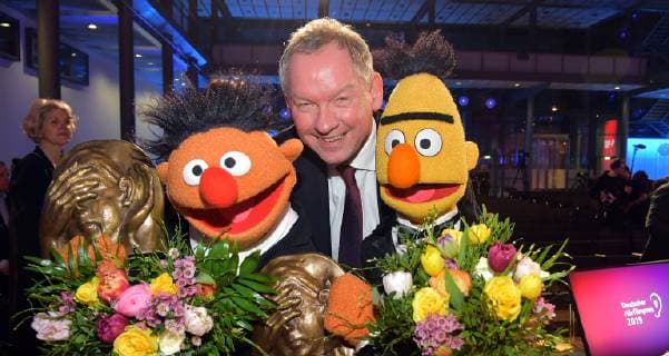 17 German Hearing Film Prize Lutz Marmor with Ernie and Bert Sesamstarsse Audience Prize Favorites Stage Closing Picture for the 17 German Hearing Film Prize at the Deutsche Telekom Capital Representation in Berlin on 19 03 2019 APP