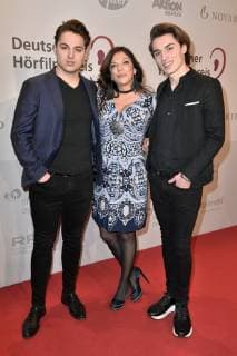 Alice Brauner with her sons Ben Zechbauer and David Zechbauer at the presentation of the 17th German Audio Film Award 2019 at Deutsche Telekom Berlins representative office in the capital 19 03 2019 Foto:xF.xKernx xFuturexImage