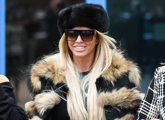 Entertainment Themen der Woche KW12 Entertainment Bilder des Tages . 20 03 2019. London, United Kingdom. Katie Price at court. Katie Price leaves Crawley Magistrates Court after being accused of using threatening language against her ex s new girlfriend. The charges relate to an alleged playground spat outside her two youngest children s primary school on September 6 2018. She s accused of exchanging words with estranged husband Kieran Hayler s girlfriend Michelle Pentecost in a row that allegedly turned nasty.  xGustavoxValientex xi-Imagesx IIM-19452-0006