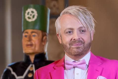 Shooting for the MDR show Musik für Sie in the Rathaus in Annaberg Buchholz on 20 03 2019 Singer and entertainer Ross Antony stands next to a carved miners figure in historical costume Annaberg Buchholz Sachsen Germany