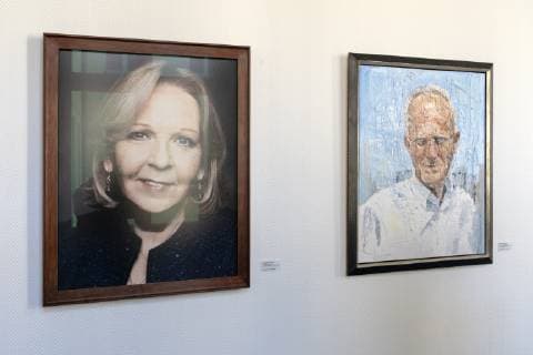 Presentation of the portrait of Hannelore Kraft in the Staatskanzlei Düsseldorf The portrait of Hannelore Kraft in the Ancestral Gallery in the Staatskanzlei Düsseldorf next to that of her predecessor Jürgen Rüttgers Düsseldorf North Rhine-Westphalia Germany