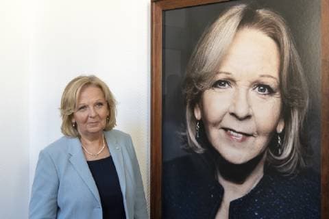 Presentation of the portrait of Hannelore Kraft in the Staatskanzlei Düsseldorf Hannelore Kraft staged next to her portrait in the Ancestral Gallery by photographer Jim Rakete It is the first photo in the series of former Prime Ministers of Düsseldorf North Rhine-Westphalia Germany