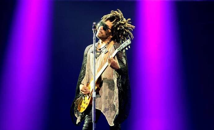 Entertainment Themen der Woche KW12 Entertainment Bilder des Tages US musician Lenny Kravitz performs during a concert at the Movistar Arena in Bogota, Colombia, 23 March 2019. Kravitz presents in Bogota his latest album Raise Vibration , in which is his first concert in Colombia since he published Let love rule in 1989. Lenny Kravitz performs during concert in Bogota !ACHTUNG: NUR REDAKTIONELLE NUTZUNG!  Copyright: xMauricioxDuenasxCastanedax AME760 20190324-636890018438930999