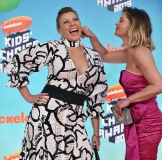 Jodie Sweetin (L) and Fuller House castmate Candace Cameron Bure attend Nickelodeon s Kids Choice Awards 2019 at USC s Galen Center in Los Angeles, California on March 23, 2019.  LAP20190323840 CHRISxCHEW