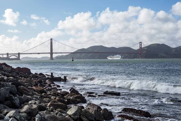 20 03 2019 xmhx Travel reportage California emspor v l The cruise ship Grand Princess under the Golden Gate Bridge San Francisco