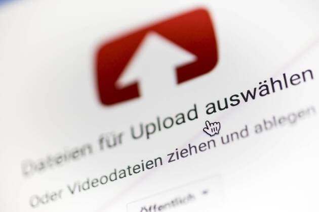The mouse pointer selects an upload on YouTube from Berlin 26 03 2019 Berlin Germany Copyright: xFlorianxGaertner photothek.netx