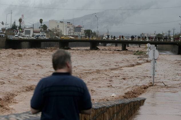 News Themen der Woche KW13 News Bilder des Tages (190327) -- SHIRAZ, March 27, 2019 -- A man stands by a flooding river in Shiraz, southern Iran, March 26, 2019. At least 25 people were killed in the heavy rains and subsequent floods in Iran over the past week. ) IRAN-SHIRAZ-FLOOD-AFTERMATH AhmadxHalabisaz 