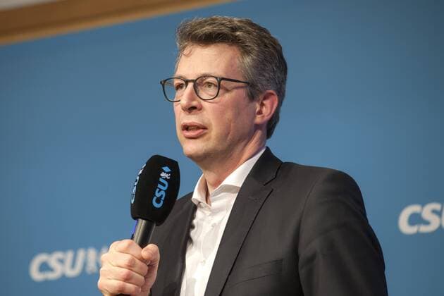 Munich time for new strength CSU base tour in the Hans Seidel Foundation v l with Dr Markus Soeder Bavarian State Premier Bernd Posselt MEP and Markus Blume CSU Secretary General Markus Blume speaking